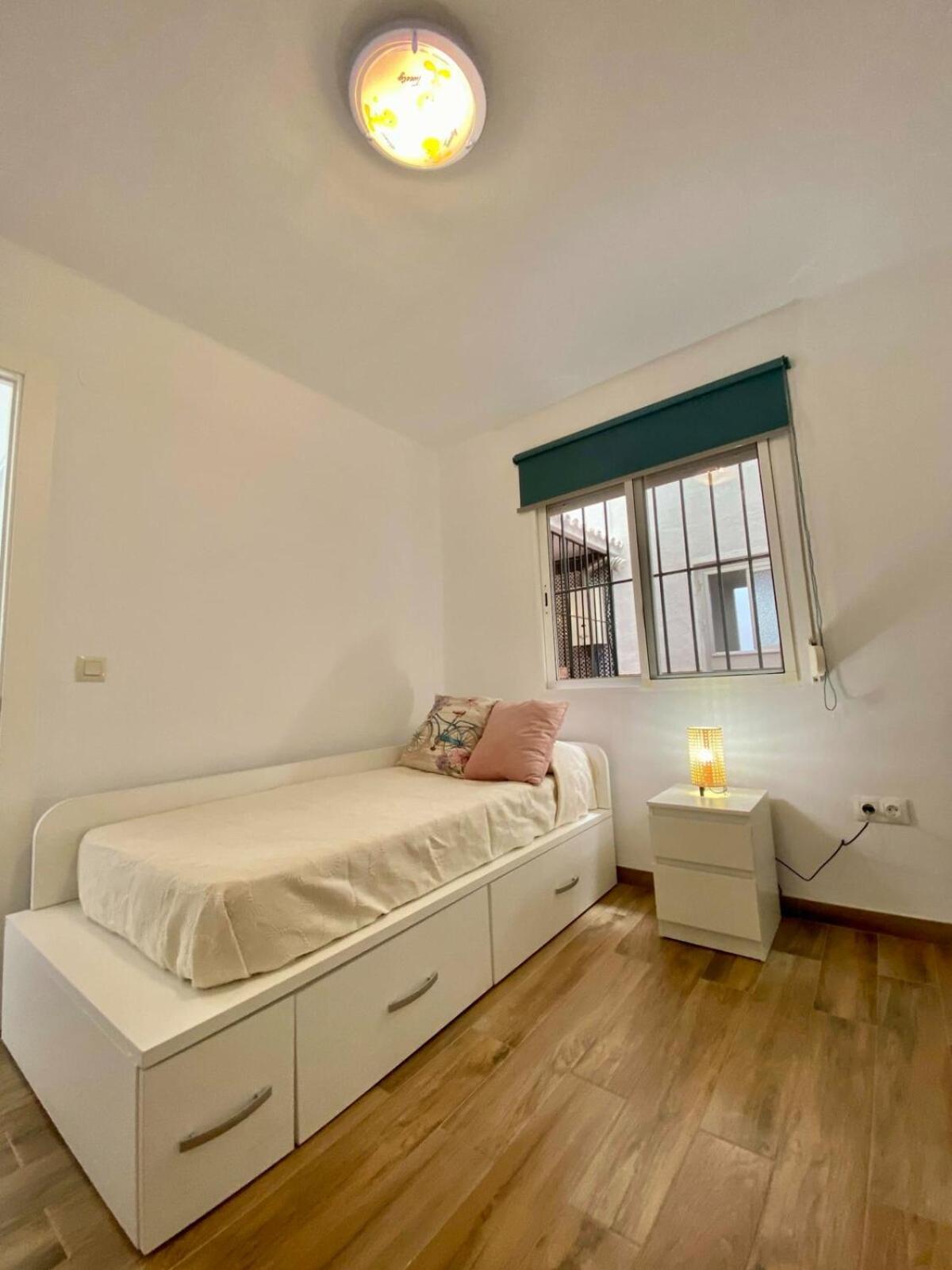 Shr042 Centrico Apartamento De Tres Habitaciones Нерха Екстериор снимка